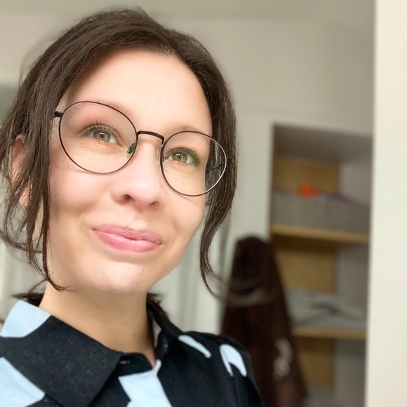 Meet your Posher, Stephanie - Picture 2 of 2